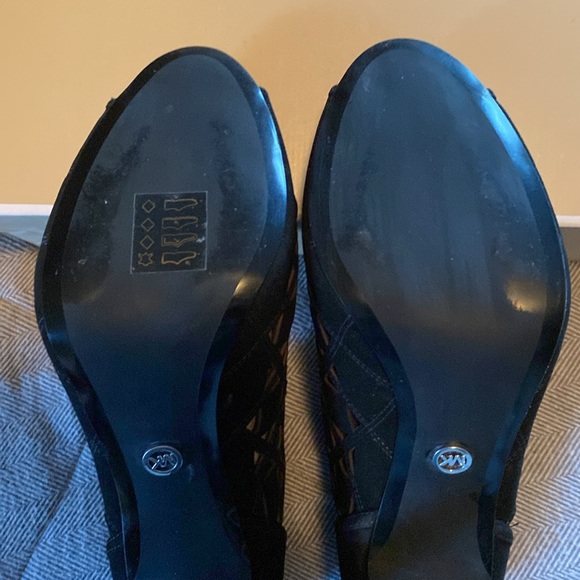 MICHAEL Michael Kors Ivy Bootie. Black. Size 10. - Picture 8 of 16